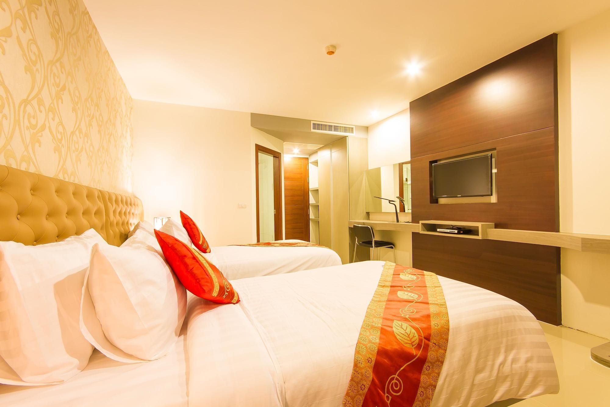 Hemingways Silk Hotel Patong Exterior photo