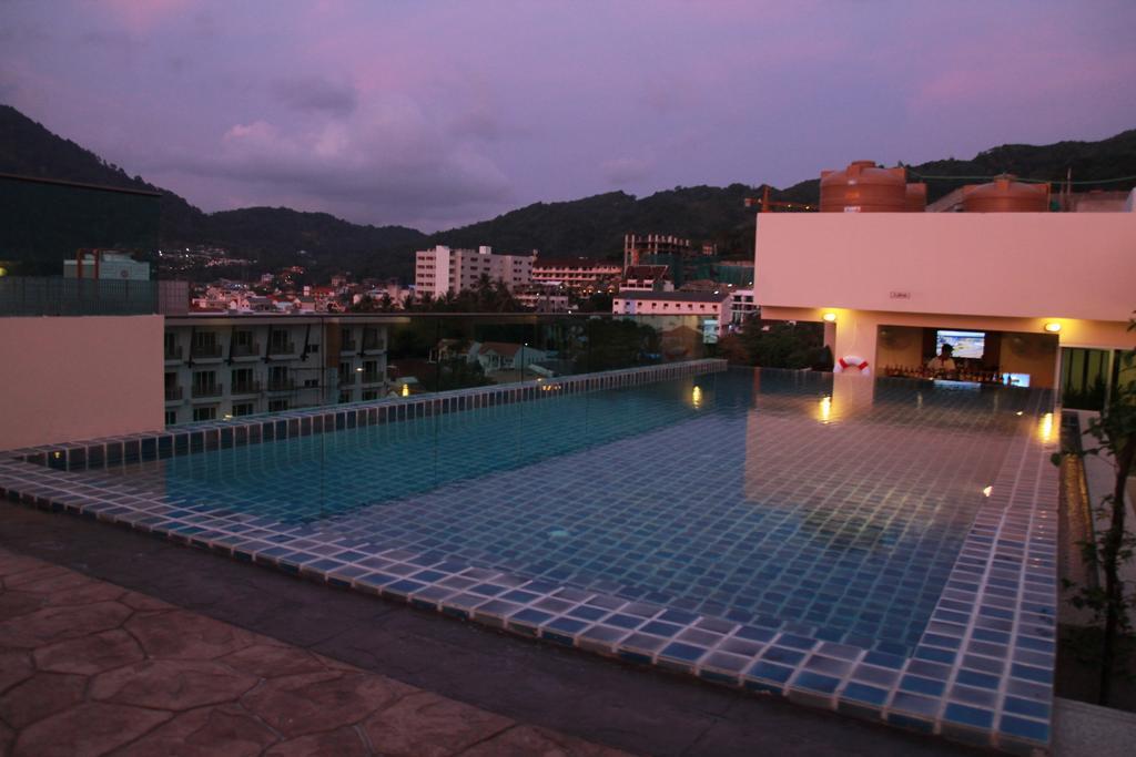 Hemingways Silk Hotel Patong Exterior photo
