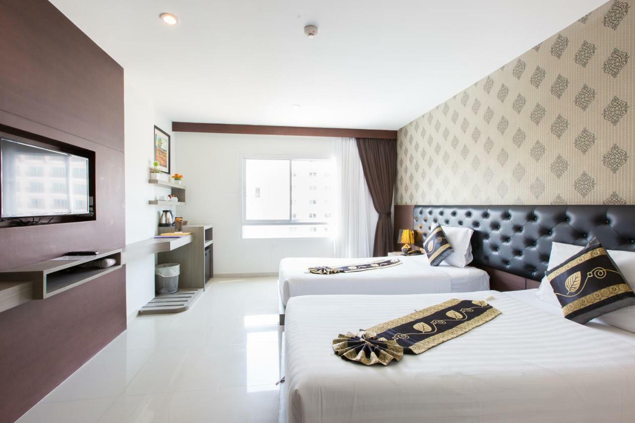 Hemingways Silk Hotel Patong Exterior photo