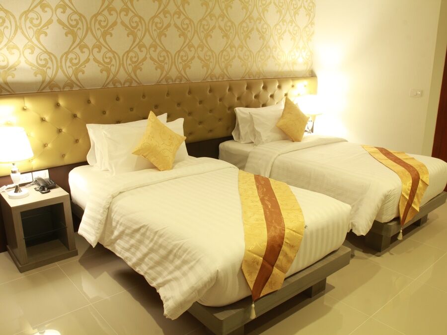 Hemingways Silk Hotel Patong Exterior photo