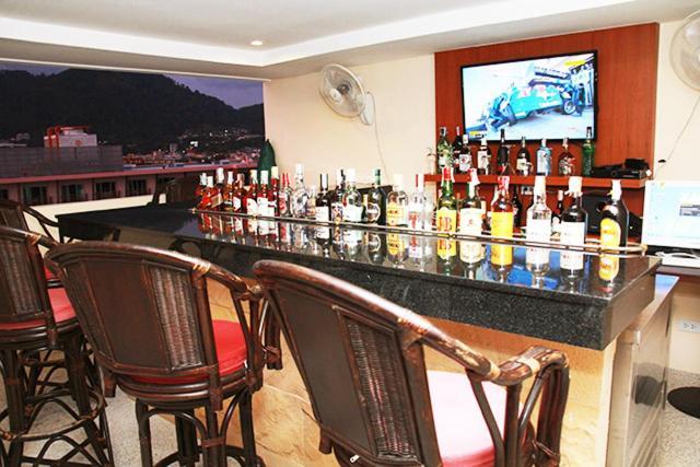 Hemingways Silk Hotel Patong Exterior photo